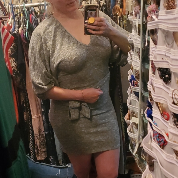 EUC Soft Brushed Cotton Gray Bodycon Dress Bell Poet Sleeves V-Neck Sz L 10/12 - Picture 2 of 6